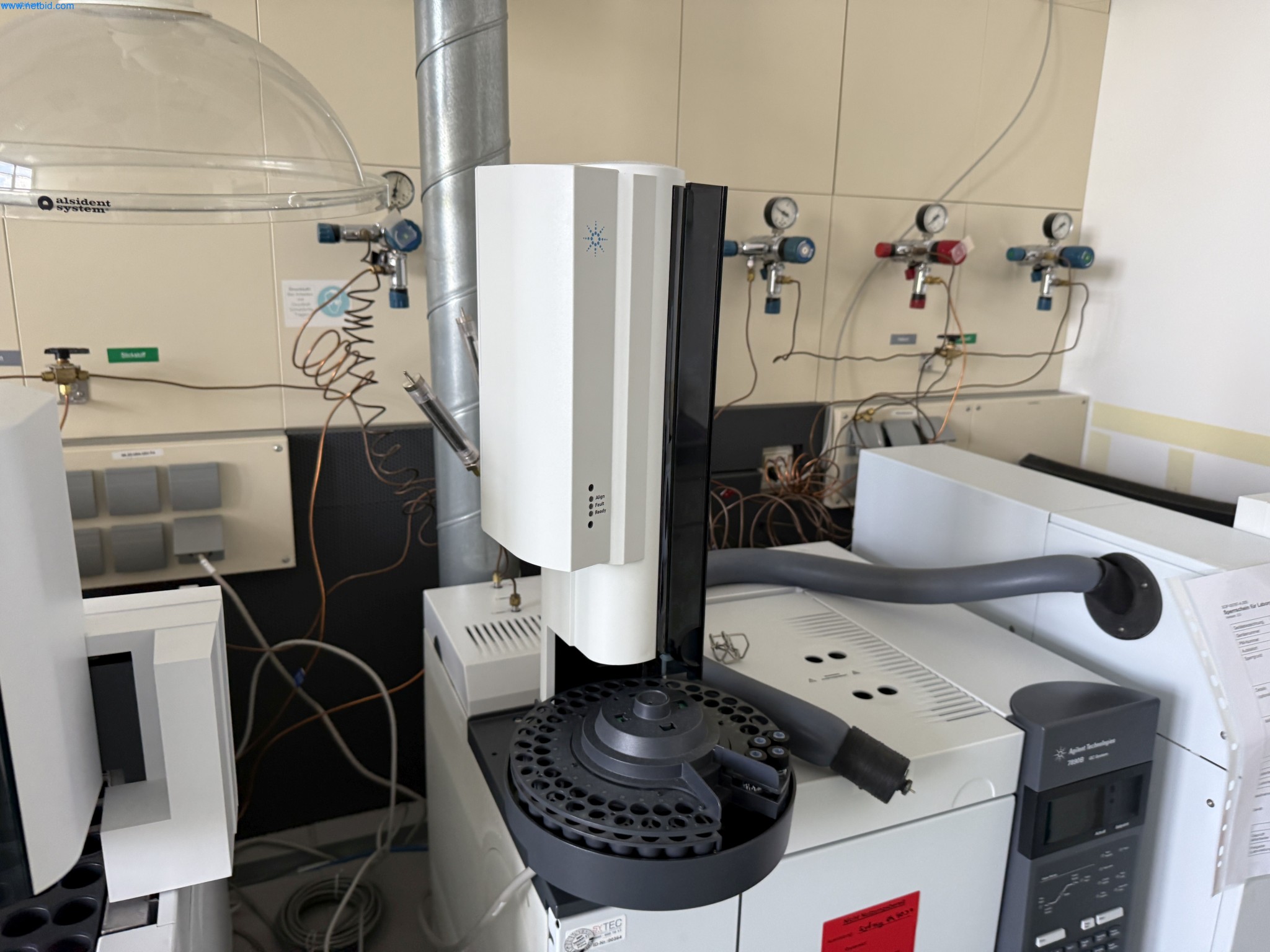 Instalações de produção e embalagem farmacêuticas / Equipamentos de laboratório e operacionais-8