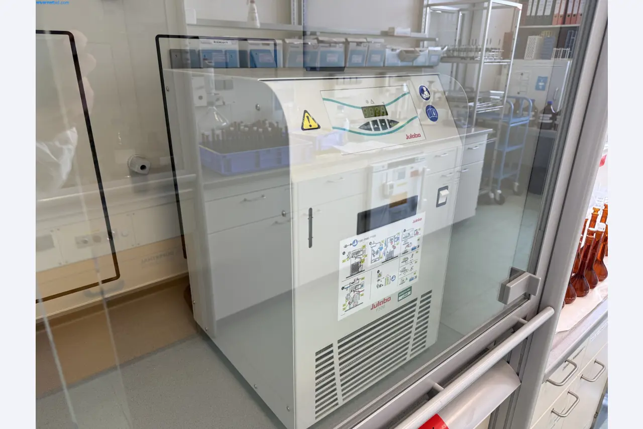 Instalações de produção e embalagem farmacêuticas / Equipamentos de laboratório e operacionais-1