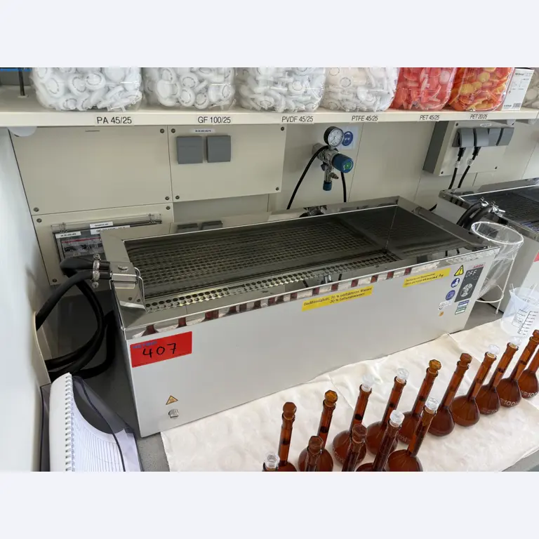 Instalações de produção e embalagem farmacêuticas / Equipamentos de laboratório e operacionais-1