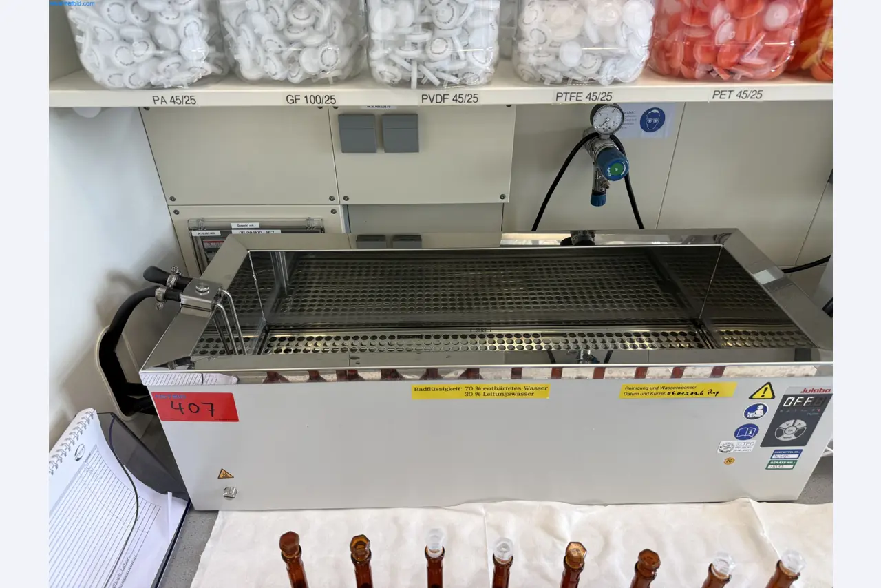 Instalações de produção e embalagem farmacêuticas / Equipamentos de laboratório e operacionais-3