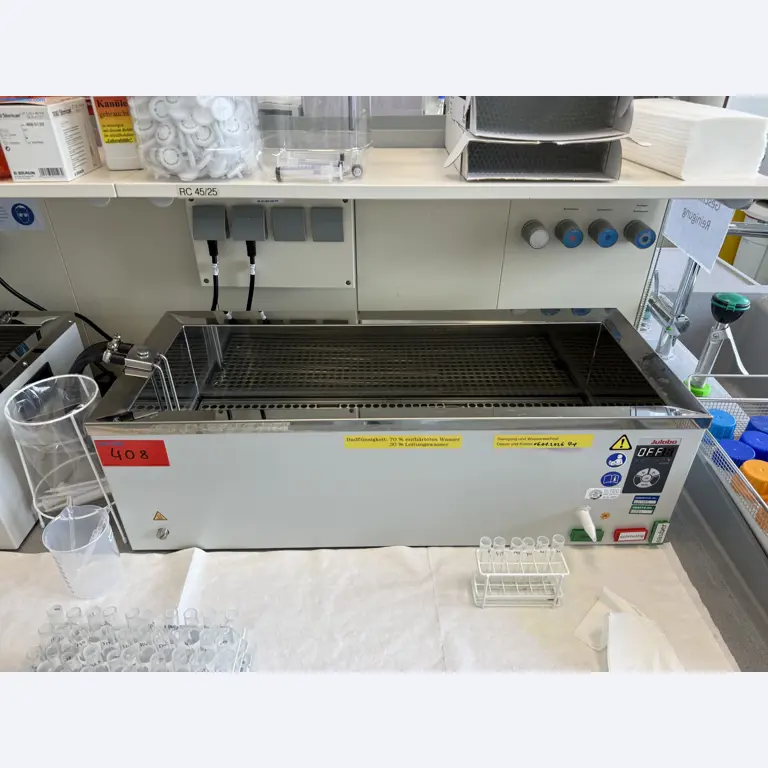 Instalações de produção e embalagem farmacêuticas / Equipamentos de laboratório e operacionais-1