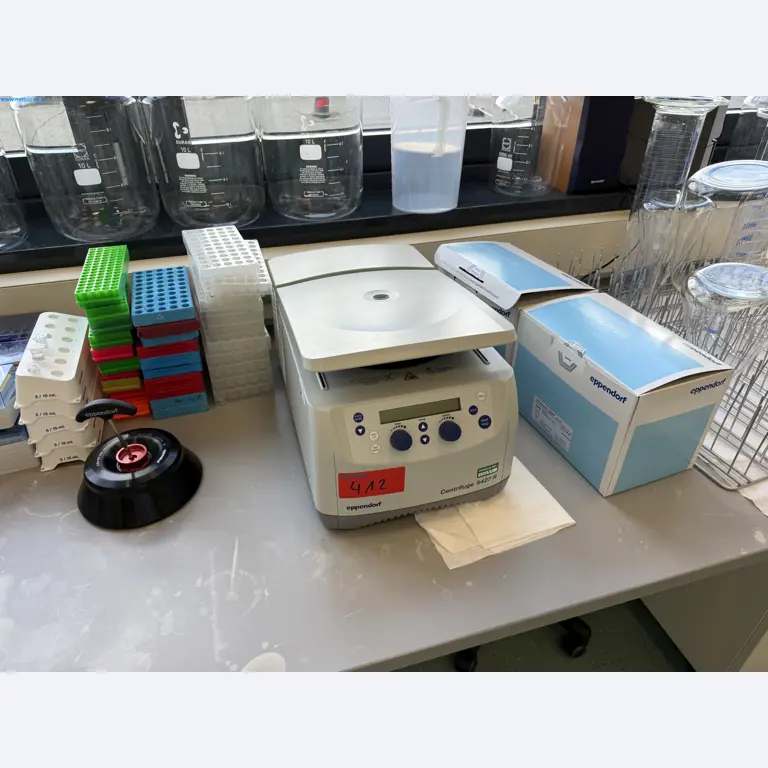 Instalações de produção e embalagem farmacêuticas / Equipamentos de laboratório e operacionais-1