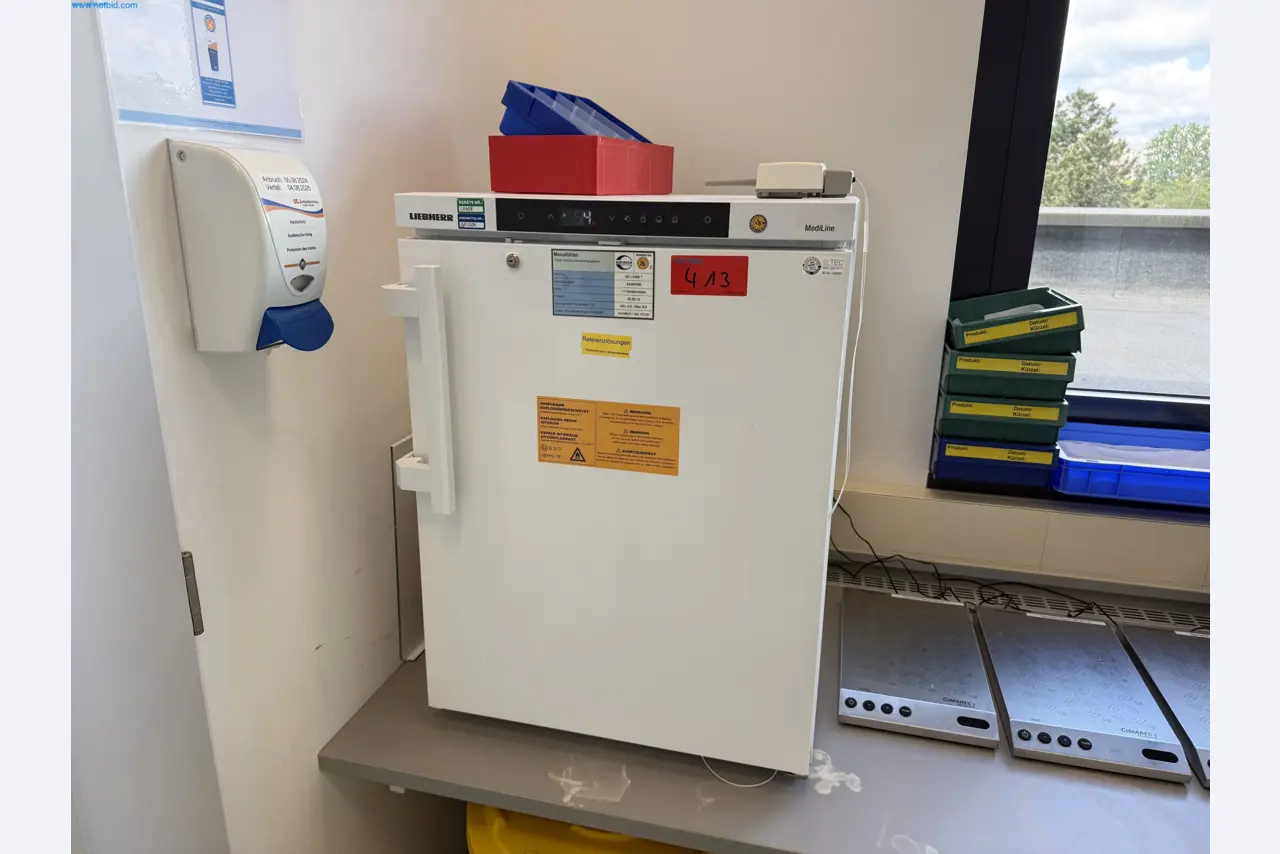 Instalações de produção e embalagem farmacêuticas / Equipamentos de laboratório e operacionais-1