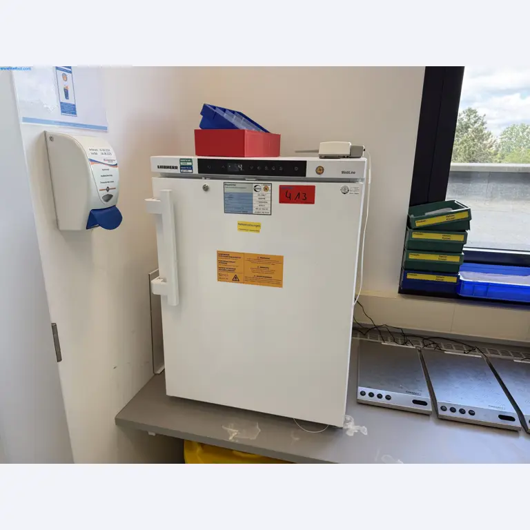 Instalações de produção e embalagem farmacêuticas / Equipamentos de laboratório e operacionais-1