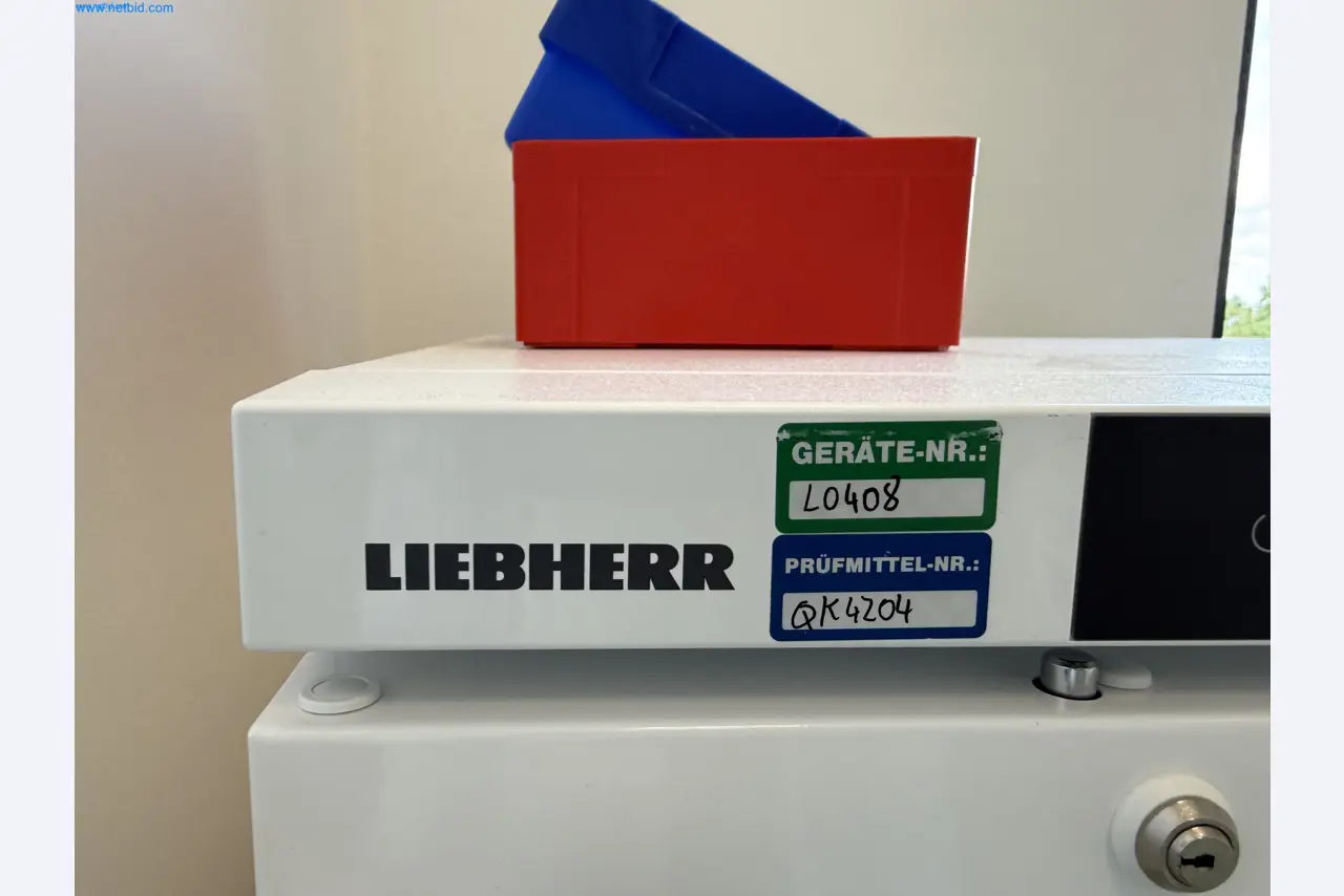 Instalações de produção e embalagem farmacêuticas / Equipamentos de laboratório e operacionais-2
