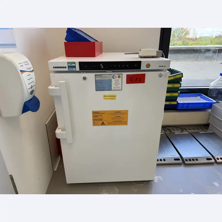 Instalações de produção e embalagem farmacêuticas / Equipamentos de laboratório e operacionais-4