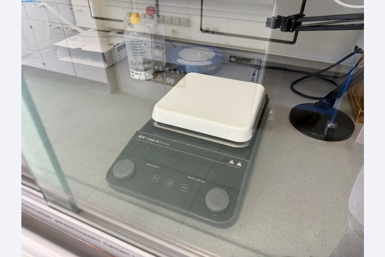Instalações de produção e embalagem farmacêuticas / Equipamentos de laboratório e operacionais-1