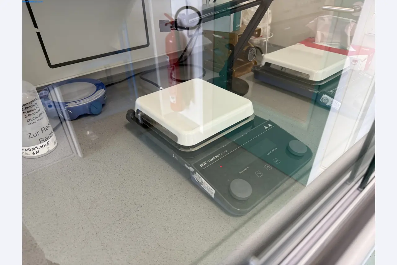Instalações de produção e embalagem farmacêuticas / Equipamentos de laboratório e operacionais-2