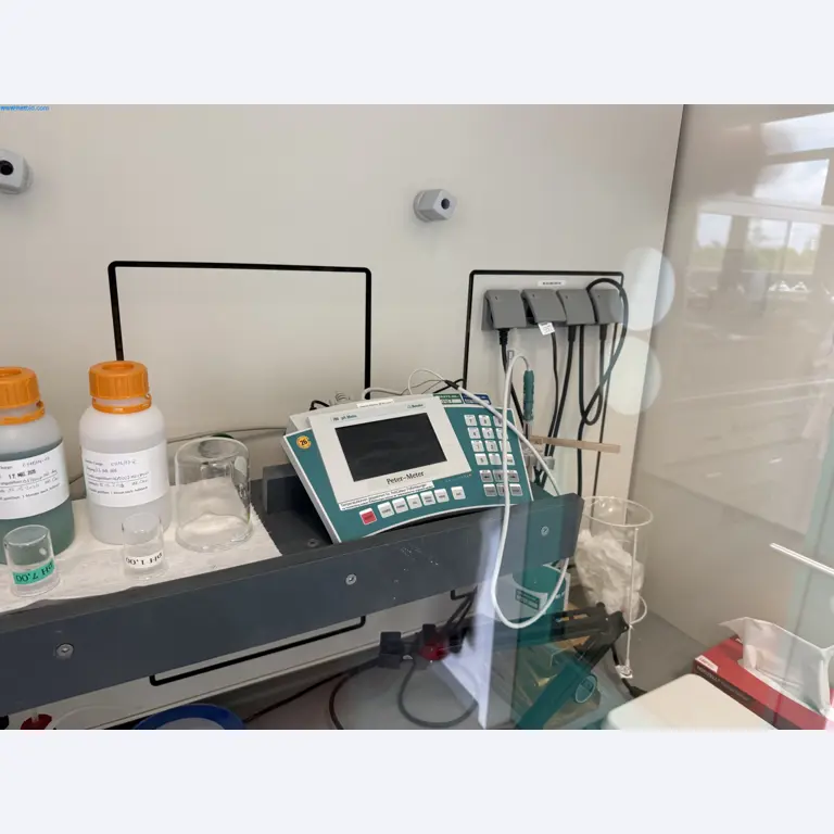 Instalações de produção e embalagem farmacêuticas / Equipamentos de laboratório e operacionais-1