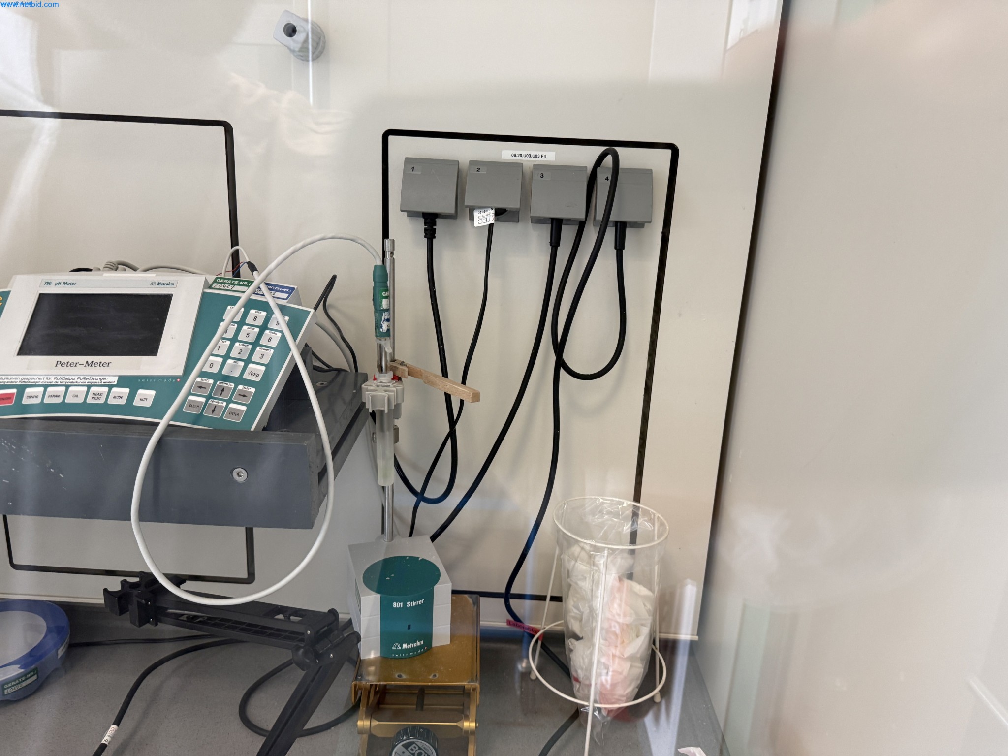 Instalações de produção e embalagem farmacêuticas / Equipamentos de laboratório e operacionais-2