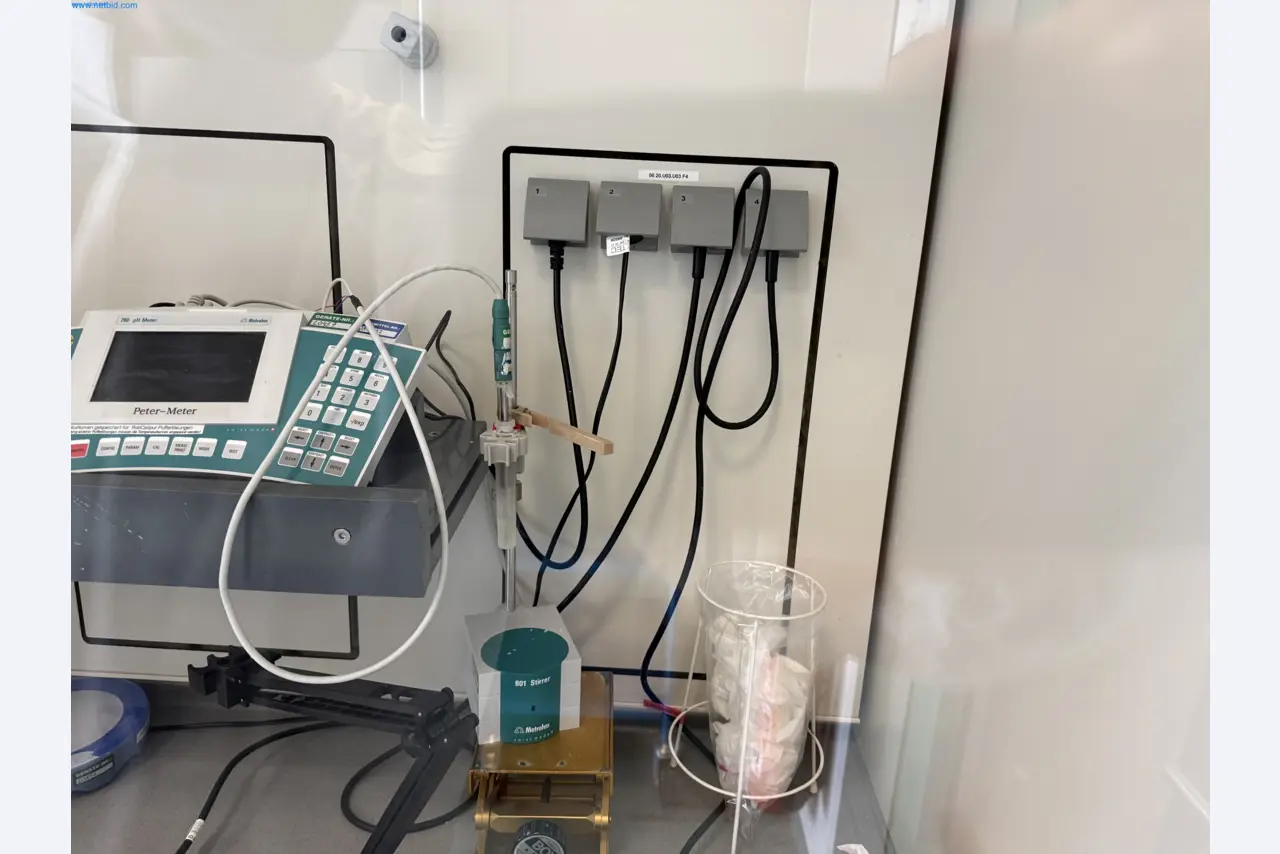 Instalações de produção e embalagem farmacêuticas / Equipamentos de laboratório e operacionais-2