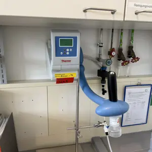 Sistema de água purificada Thermo Scientific Genpure UV-TOC XCAD+