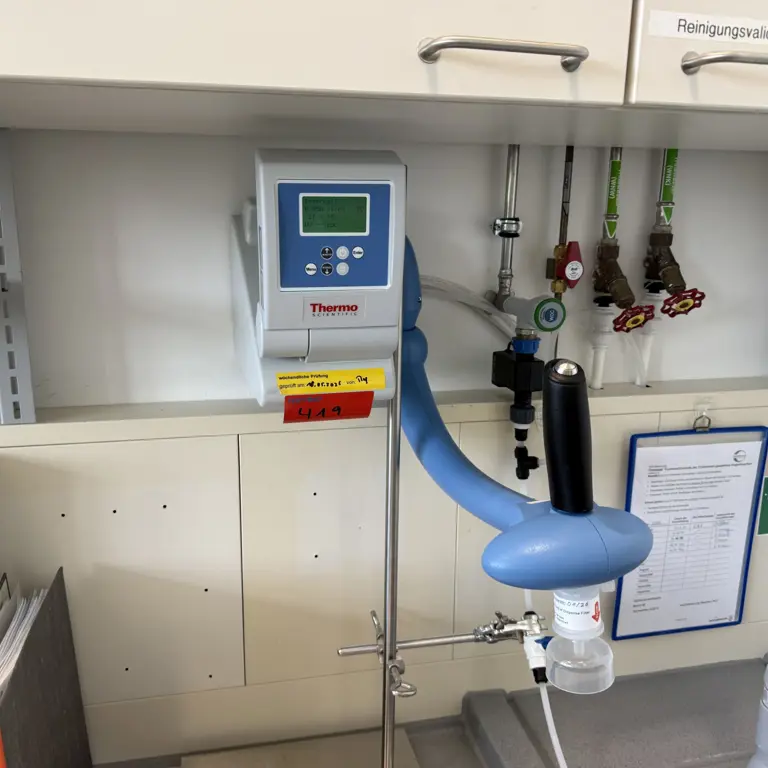 Sistema de água purificada Thermo Scientific Genpure UV-TOC XCAD+