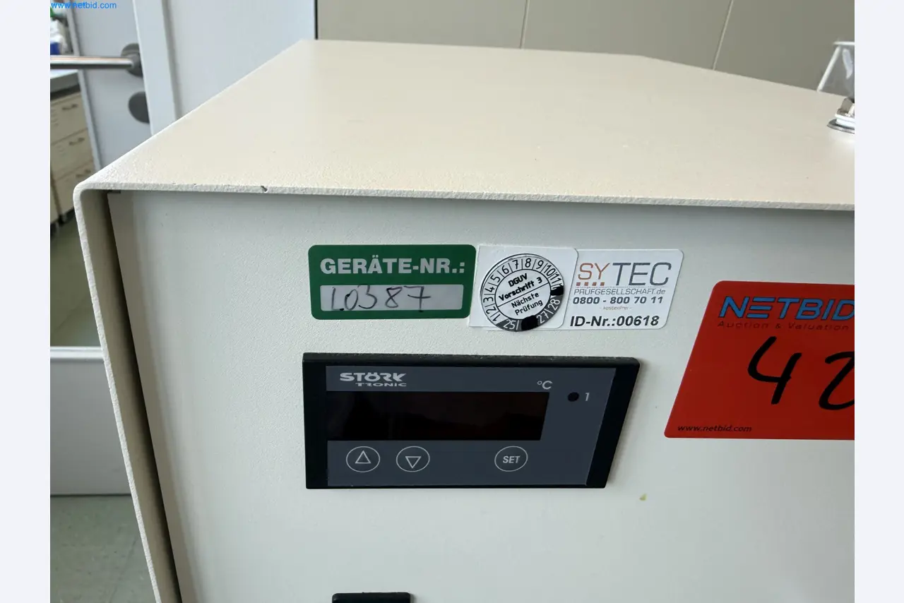 Instalações de produção e embalagem farmacêuticas / Equipamentos de laboratório e operacionais-2