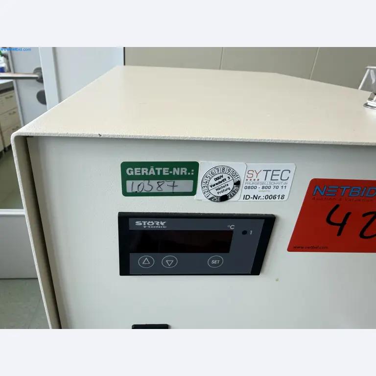 Instalações de produção e embalagem farmacêuticas / Equipamentos de laboratório e operacionais-2