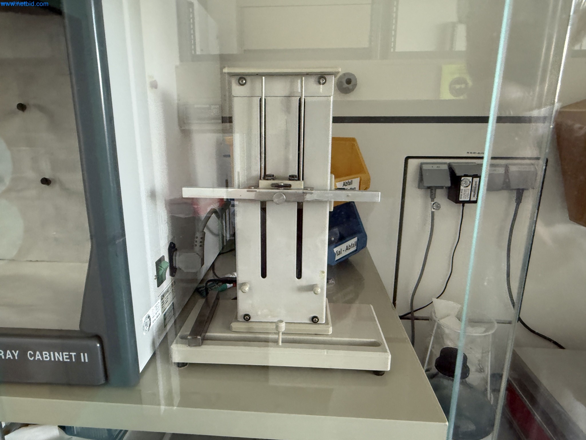 Instalações de produção e embalagem farmacêuticas / Equipamentos de laboratório e operacionais-3