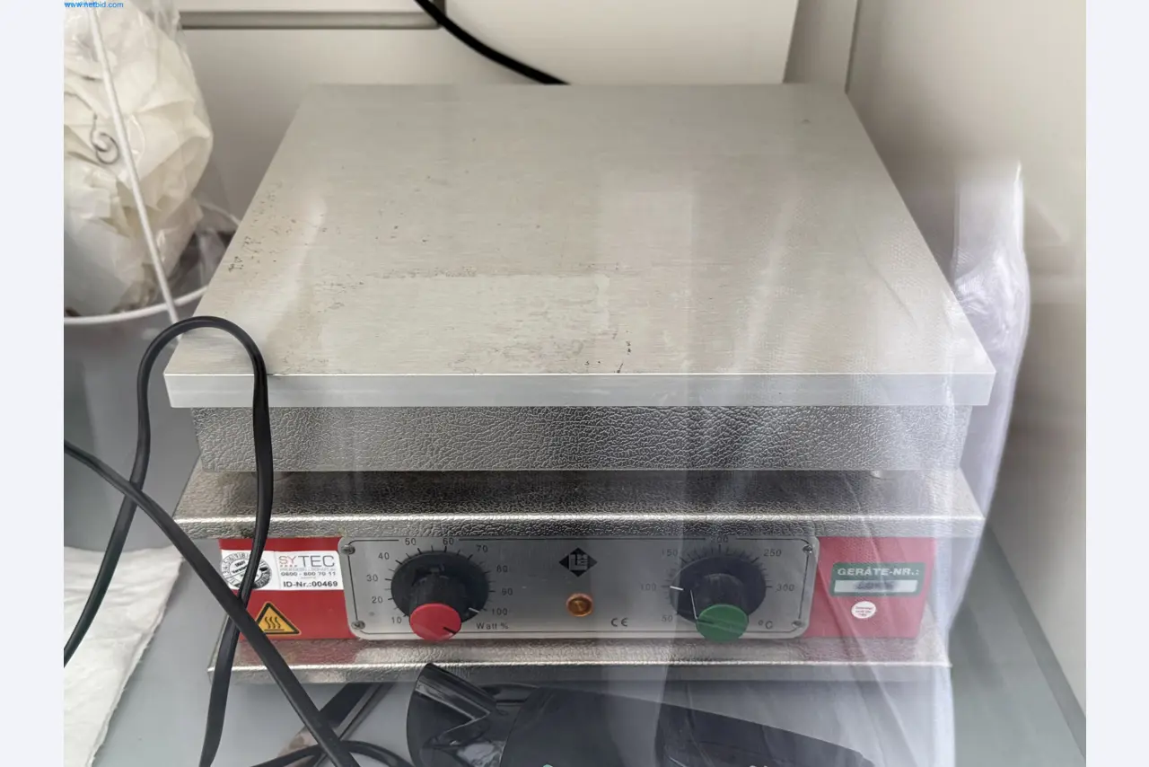 Instalações de produção e embalagem farmacêuticas / Equipamentos de laboratório e operacionais-1