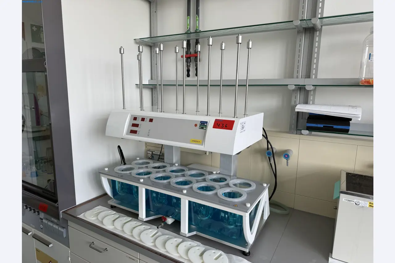 Instalações de produção e embalagem farmacêuticas / Equipamentos de laboratório e operacionais-1