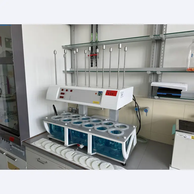 Instalações de produção e embalagem farmacêuticas / Equipamentos de laboratório e operacionais-1