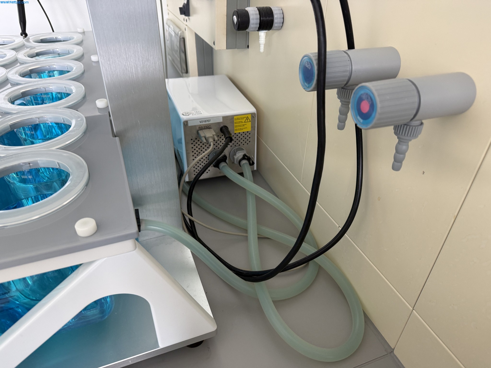 Instalações de produção e embalagem farmacêuticas / Equipamentos de laboratório e operacionais-2