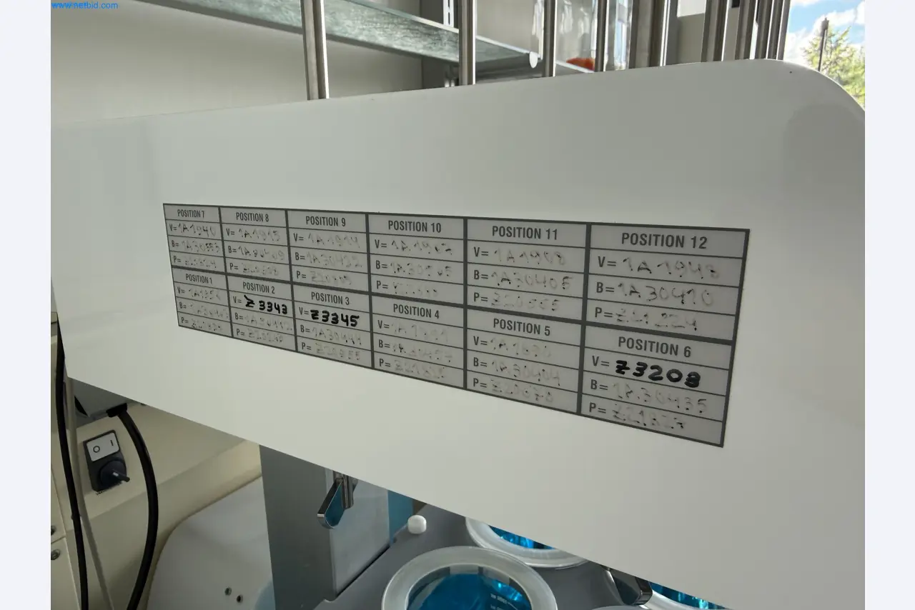 Instalações de produção e embalagem farmacêuticas / Equipamentos de laboratório e operacionais-4