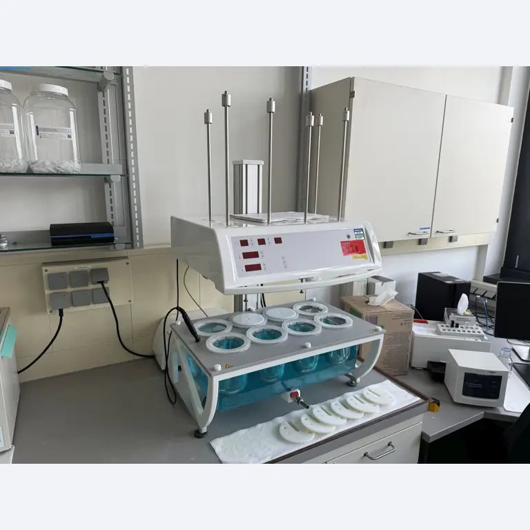Instalações de produção e embalagem farmacêuticas / Equipamentos de laboratório e operacionais-1