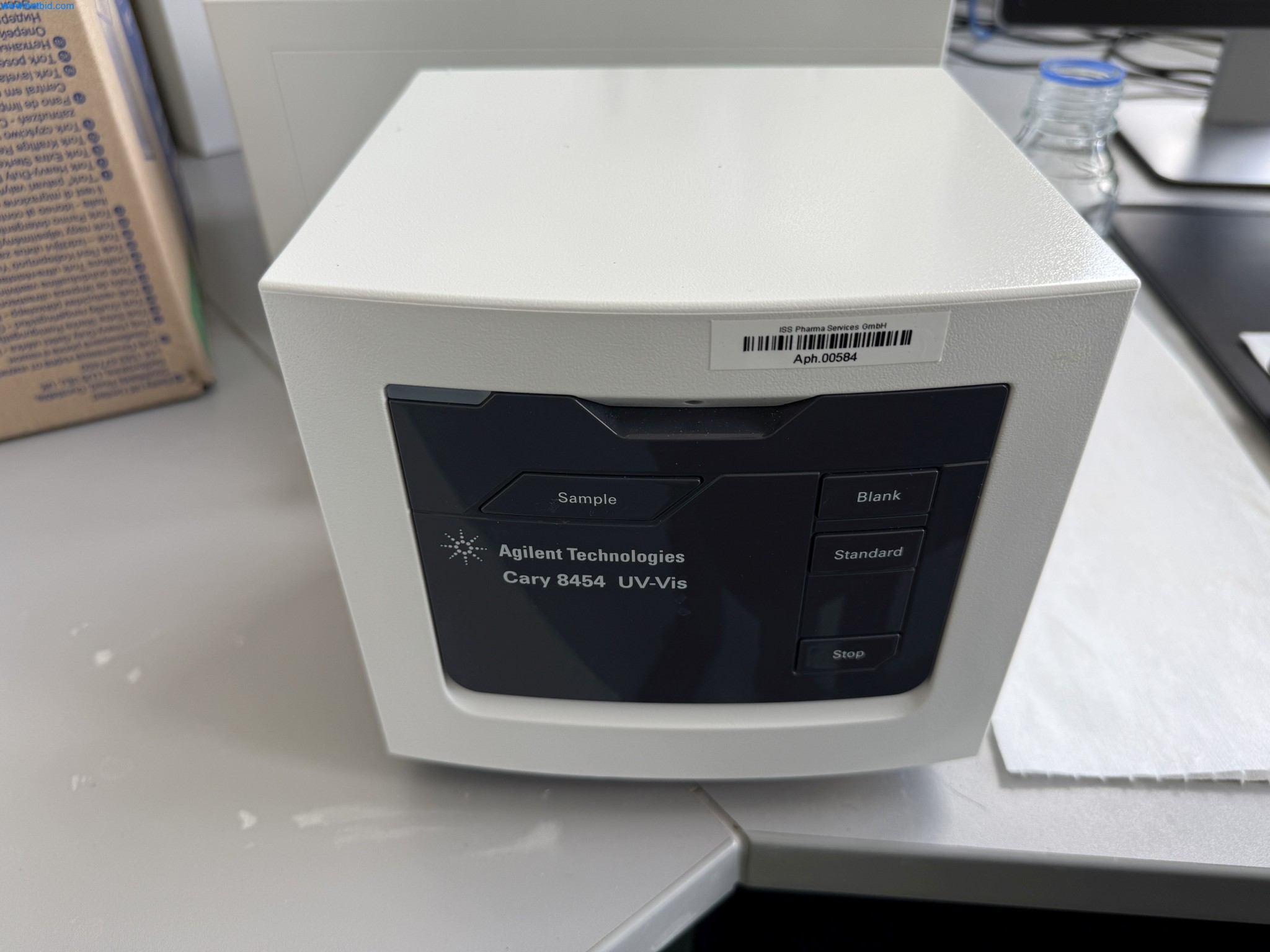 Instalações de produção e embalagem farmacêuticas / Equipamentos de laboratório e operacionais-2