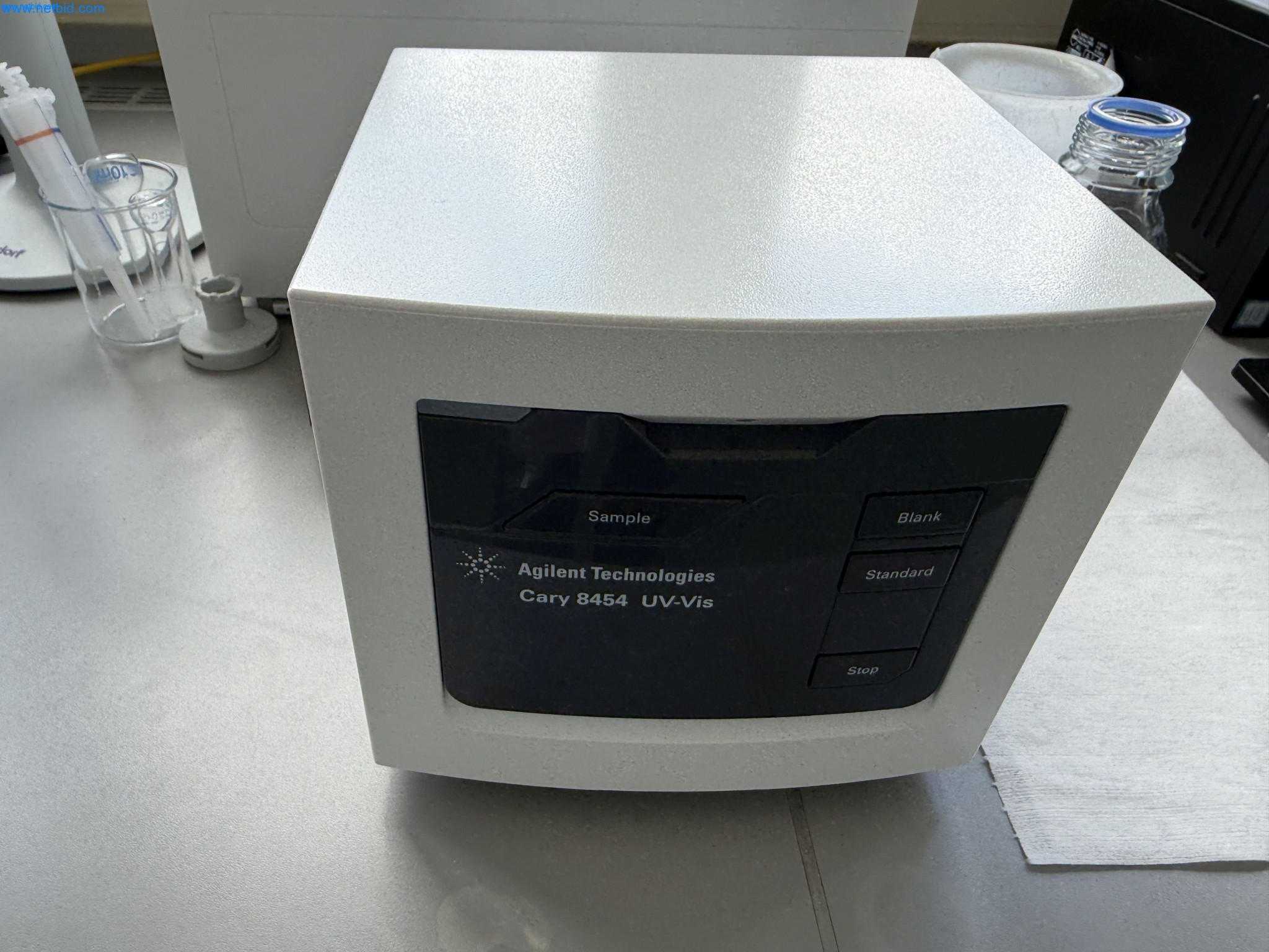Instalações de produção e embalagem farmacêuticas / Equipamentos de laboratório e operacionais-2