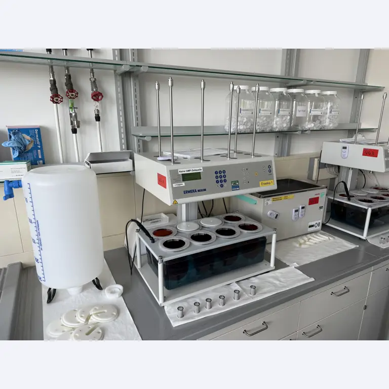 Instalações de produção e embalagem farmacêuticas / Equipamentos de laboratório e operacionais-1