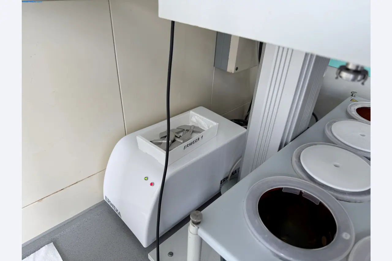 Instalações de produção e embalagem farmacêuticas / Equipamentos de laboratório e operacionais-2