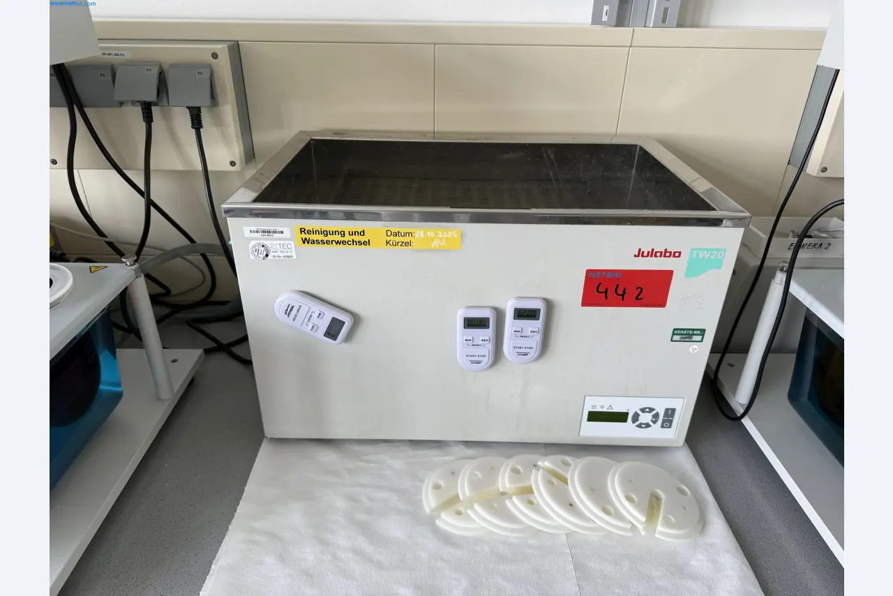 Instalações de produção e embalagem farmacêuticas / Equipamentos de laboratório e operacionais-1