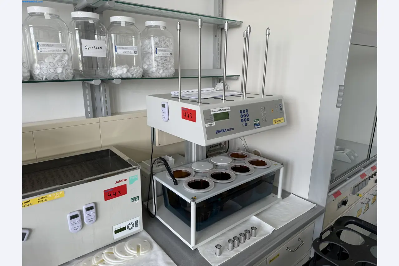 Instalações de produção e embalagem farmacêuticas / Equipamentos de laboratório e operacionais-1