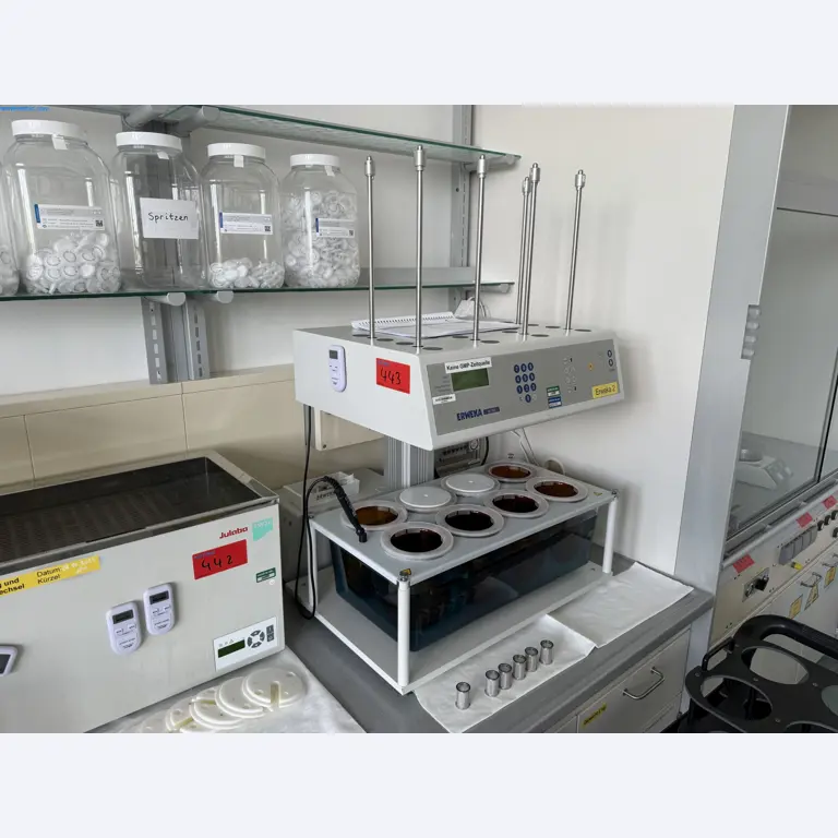 Instalações de produção e embalagem farmacêuticas / Equipamentos de laboratório e operacionais-1
