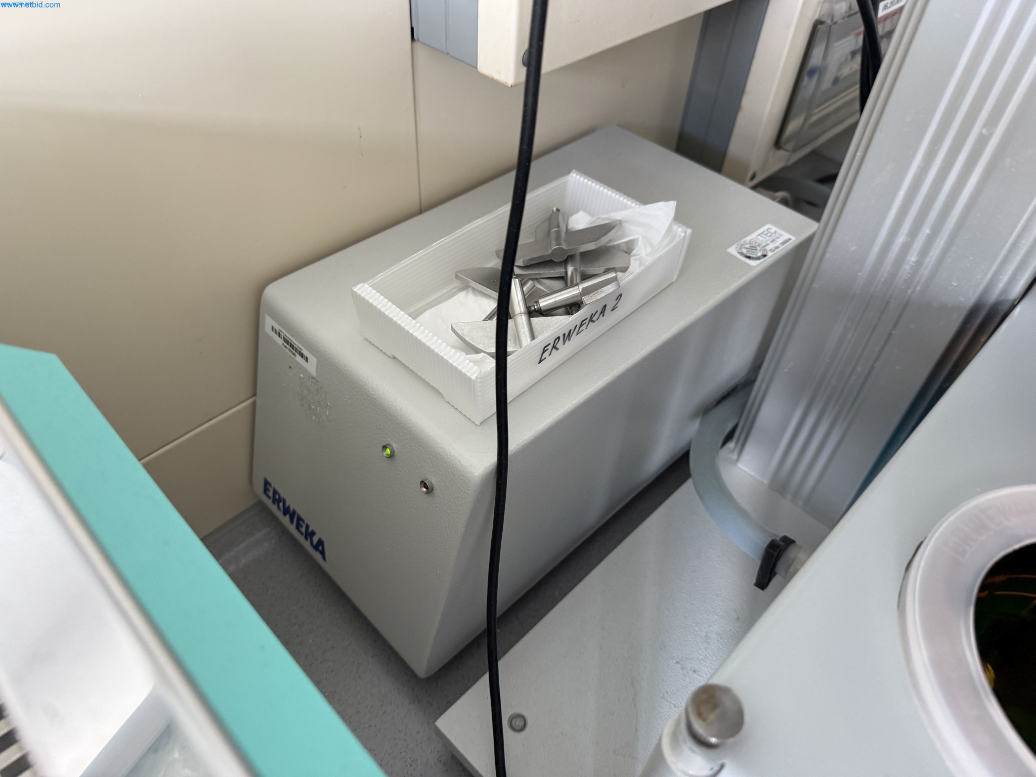 Instalações de produção e embalagem farmacêuticas / Equipamentos de laboratório e operacionais-4