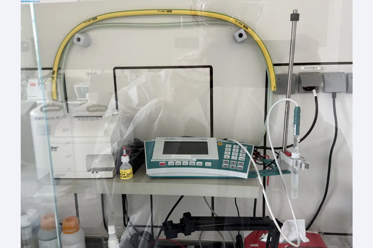 Instalações de produção e embalagem farmacêuticas / Equipamentos de laboratório e operacionais-1