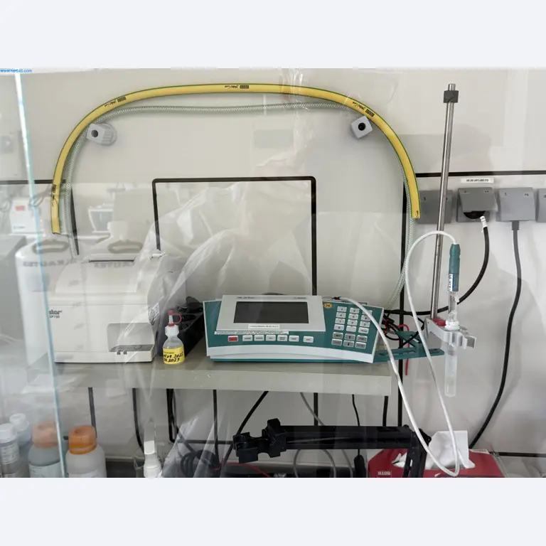 Instalações de produção e embalagem farmacêuticas / Equipamentos de laboratório e operacionais-1