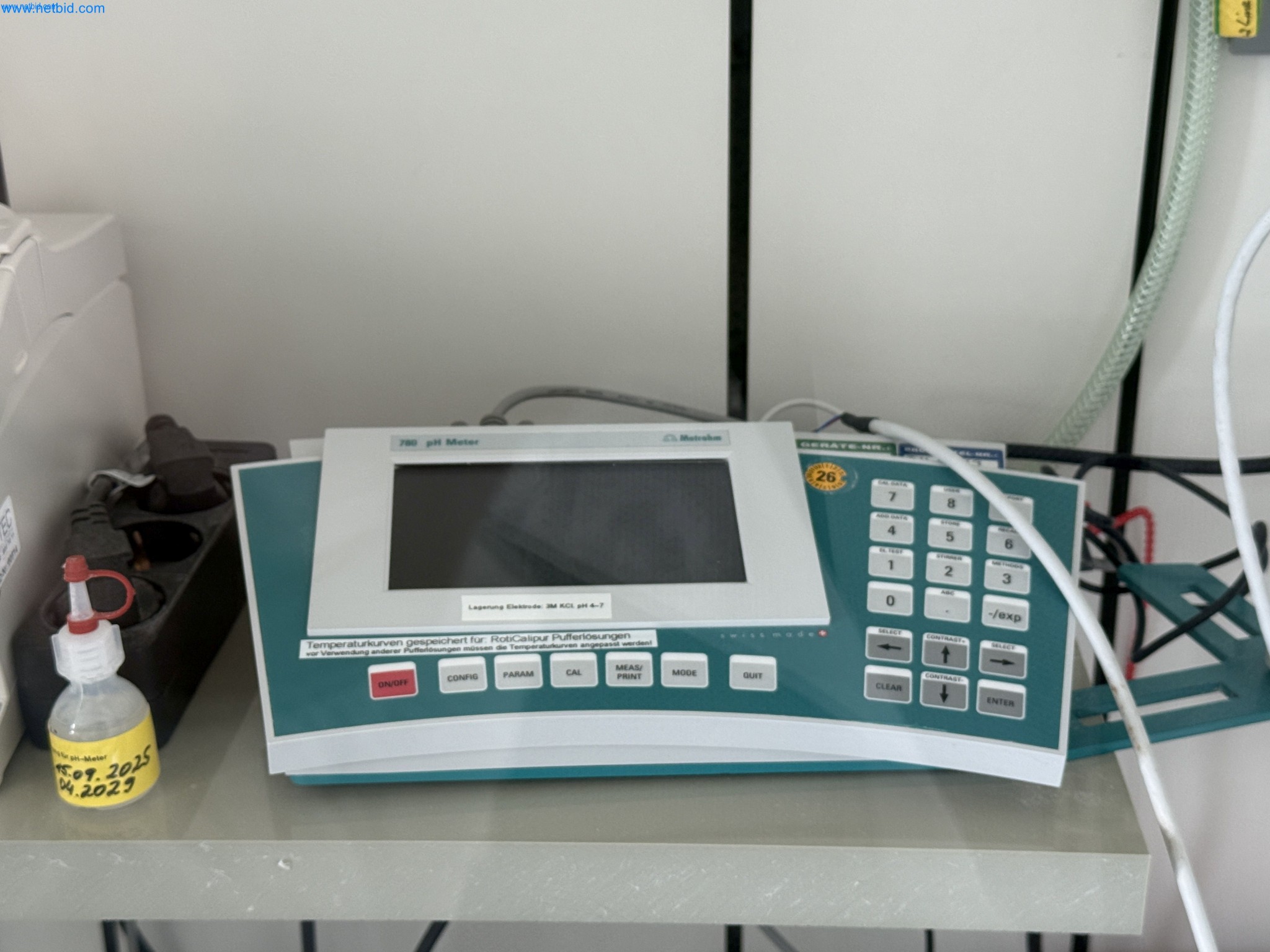 Instalações de produção e embalagem farmacêuticas / Equipamentos de laboratório e operacionais-4