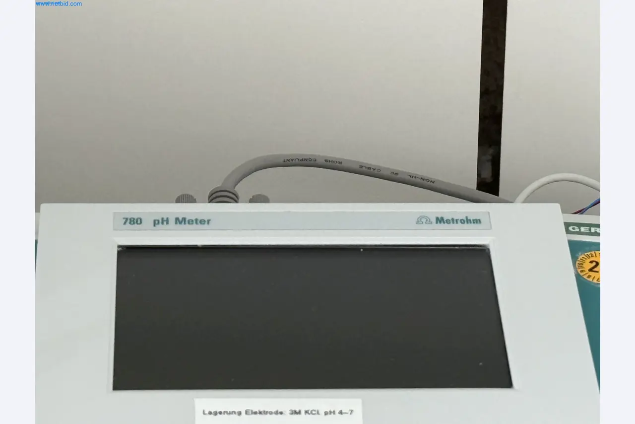 Instalações de produção e embalagem farmacêuticas / Equipamentos de laboratório e operacionais-5