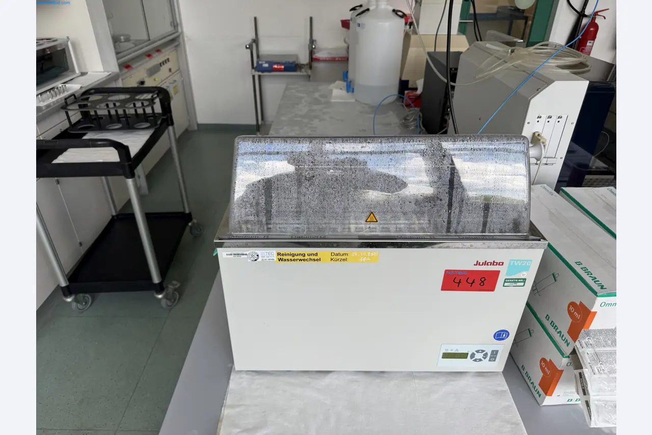 Instalações de produção e embalagem farmacêuticas / Equipamentos de laboratório e operacionais-1