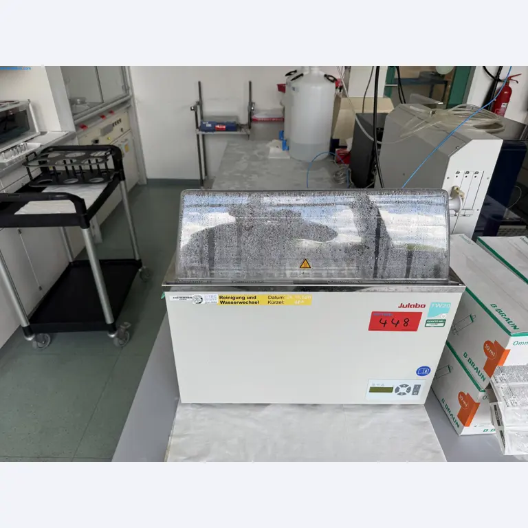 Instalações de produção e embalagem farmacêuticas / Equipamentos de laboratório e operacionais-1