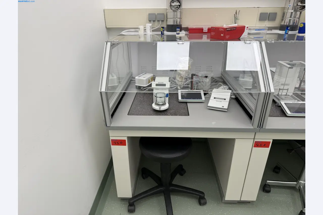 Instalações de produção e embalagem farmacêuticas / Equipamentos de laboratório e operacionais-1