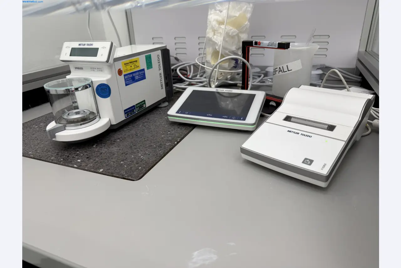 Instalações de produção e embalagem farmacêuticas / Equipamentos de laboratório e operacionais-2