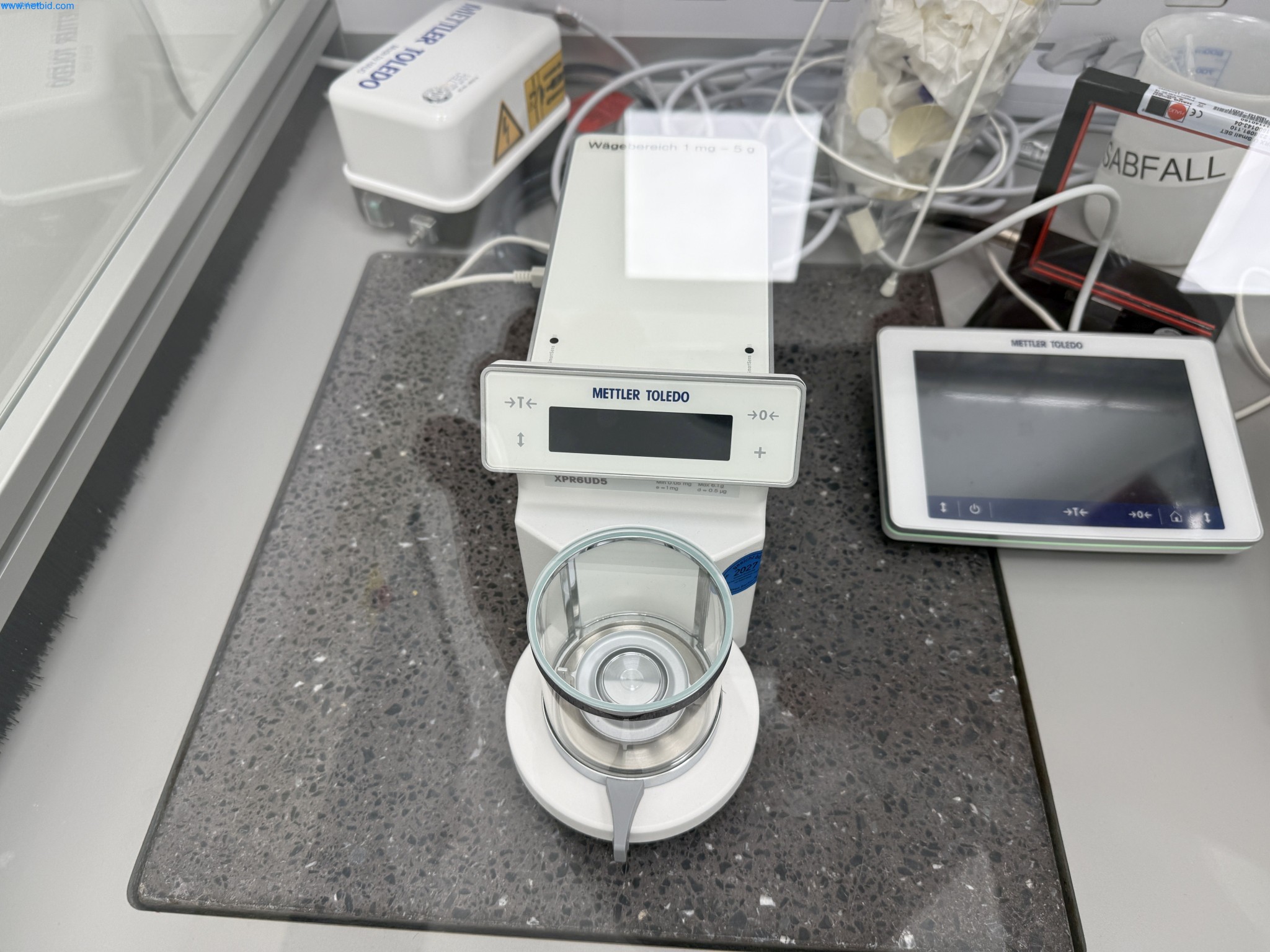 Instalações de produção e embalagem farmacêuticas / Equipamentos de laboratório e operacionais-3