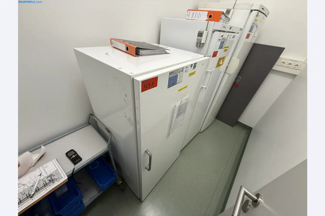 Instalações de produção e embalagem farmacêuticas / Equipamentos de laboratório e operacionais-1