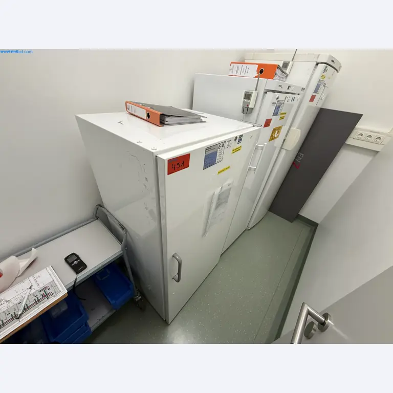 Instalações de produção e embalagem farmacêuticas / Equipamentos de laboratório e operacionais-1