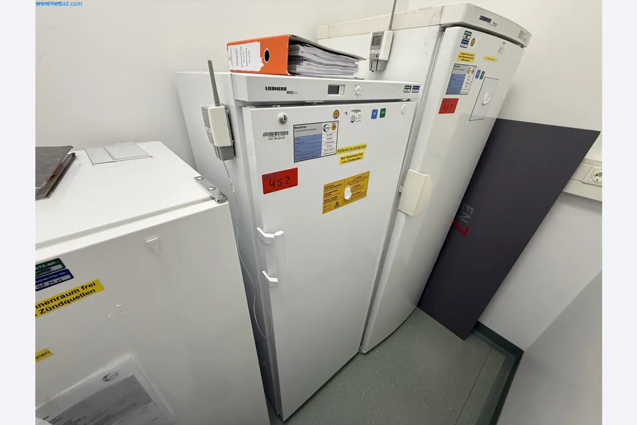 Instalações de produção e embalagem farmacêuticas / Equipamentos de laboratório e operacionais-1