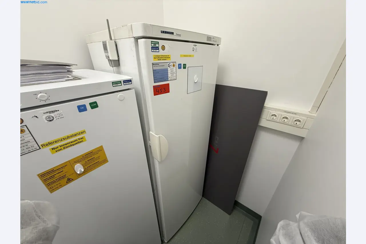 Instalações de produção e embalagem farmacêuticas / Equipamentos de laboratório e operacionais-1
