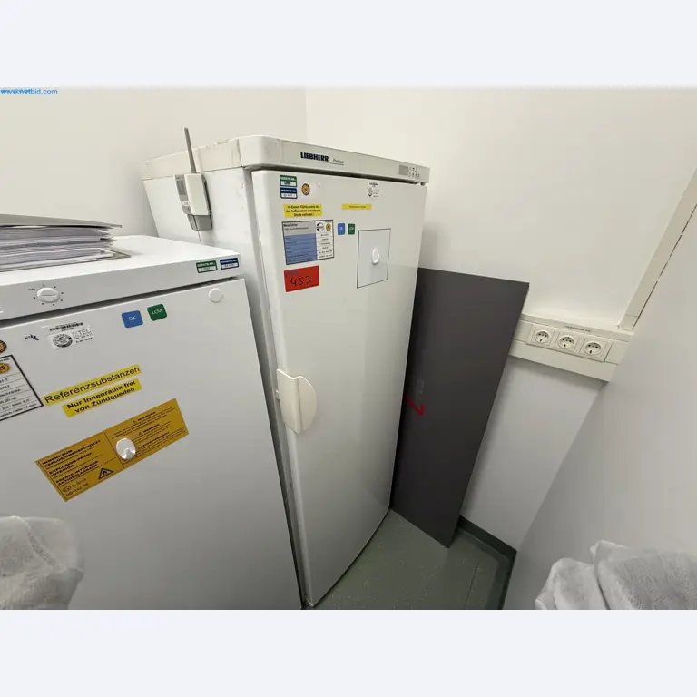 Instalações de produção e embalagem farmacêuticas / Equipamentos de laboratório e operacionais-1