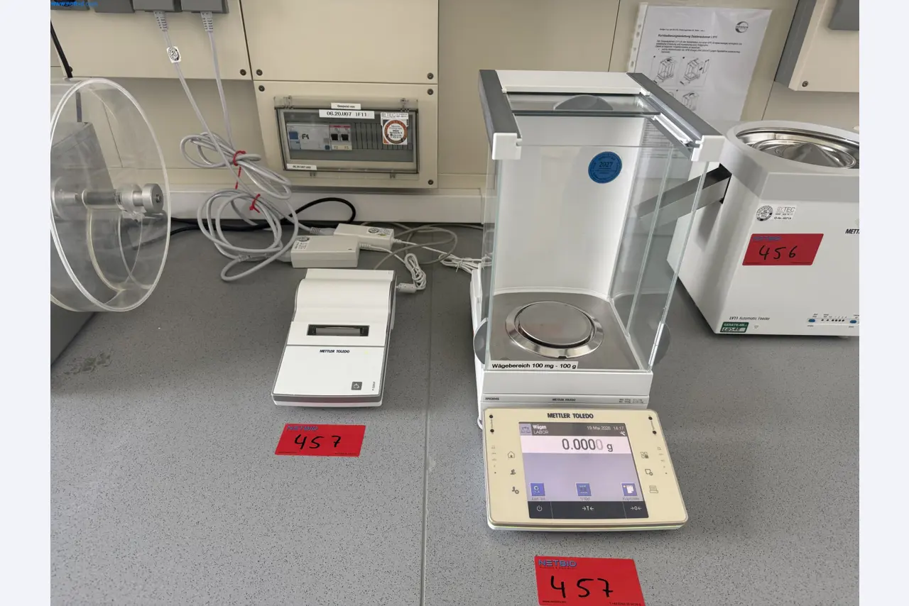 Instalações de produção e embalagem farmacêuticas / Equipamentos de laboratório e operacionais-1