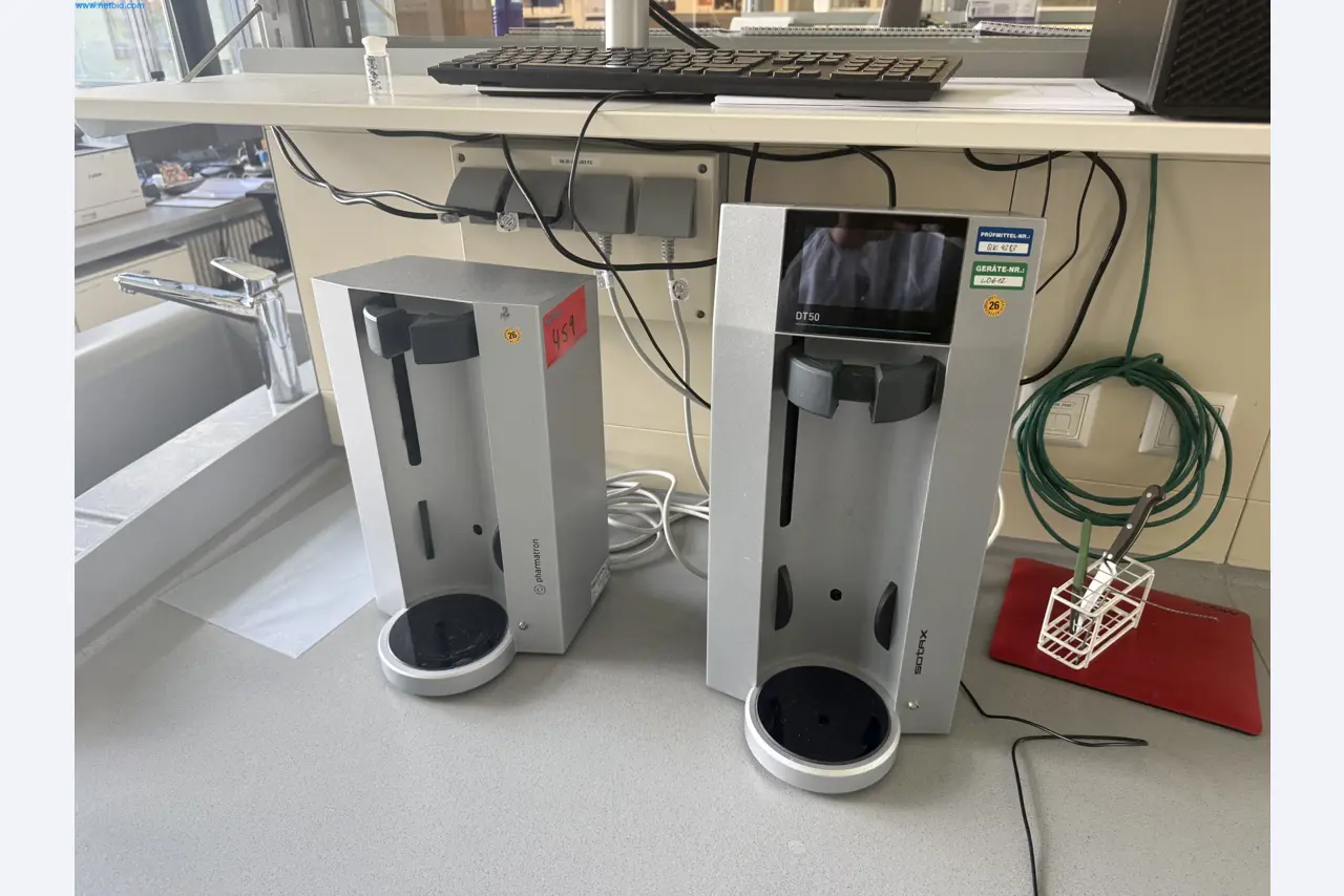 Instalações de produção e embalagem farmacêuticas / Equipamentos de laboratório e operacionais-1
